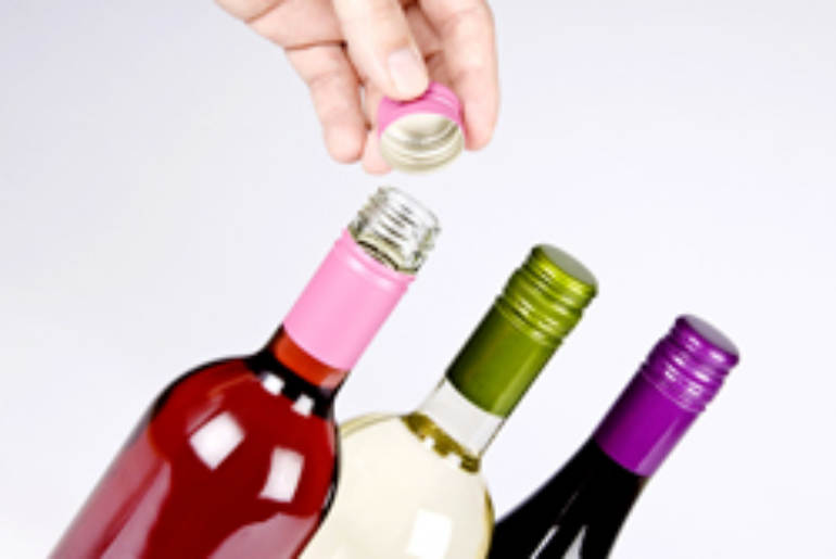 Bottiglie Vino: TAPPI di sughero o tappi metallici a vite?