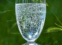 Mineralwasser-glass