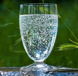 Mineralwasser-glass