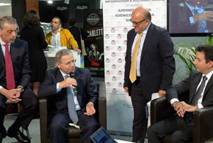 Fipe-a-tuttofood-2015---al-centro-il-pres.-Stoppani