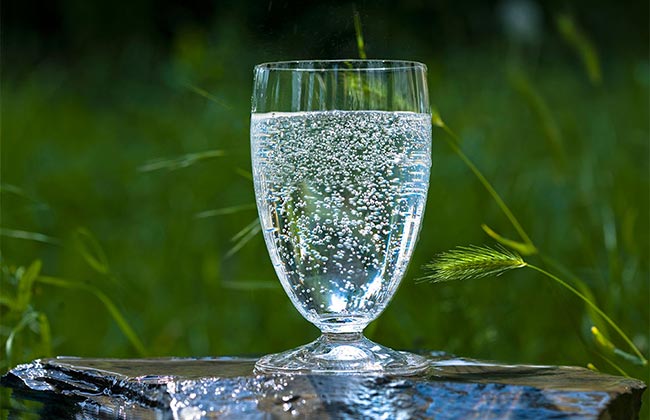 mineralwasser-bicchiere