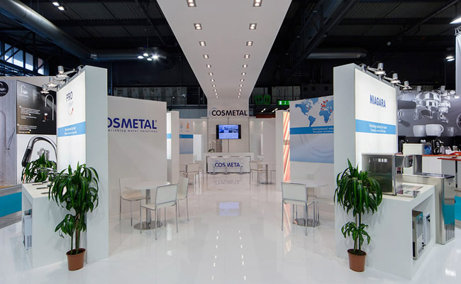 cosmetal-stand