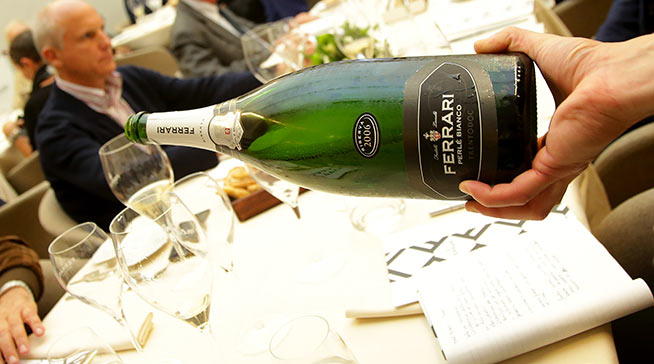 ferrari-perle-bianco-bottiglia