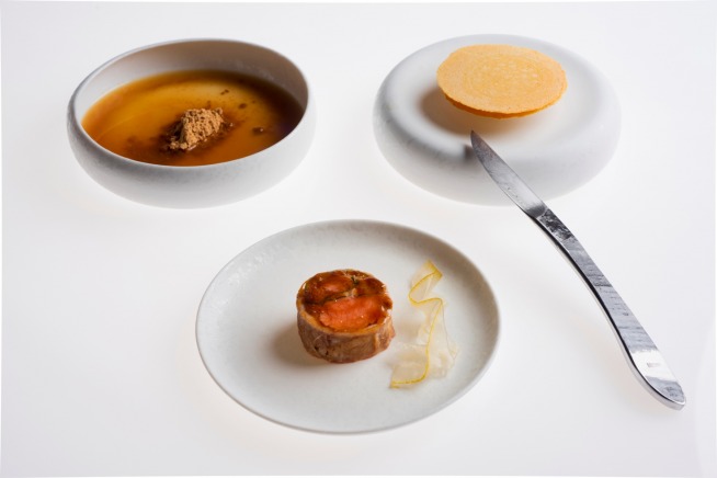 Carmelo Fiore:S ud Europa - Carrè di agnello farcito con ventresca di tonno rosso sott'olio e cedro calabrese candito