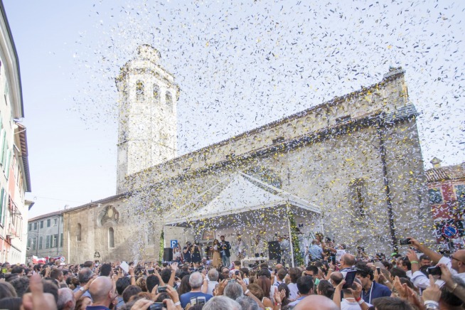 I coriandoli durante la premiazione a Di Gavi In Gavi 2017