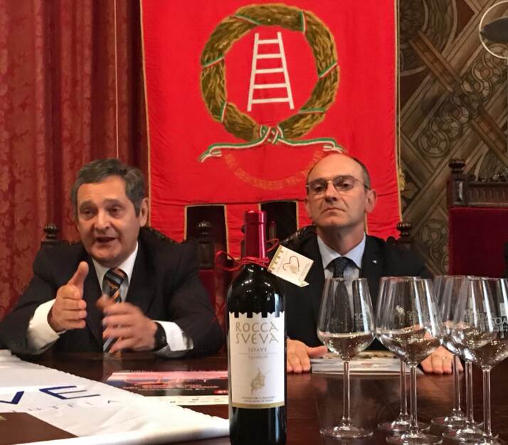 Attilio Carlesso presidente di Cantina di Soave con Gaetano Tebaldi sindaco di Soave