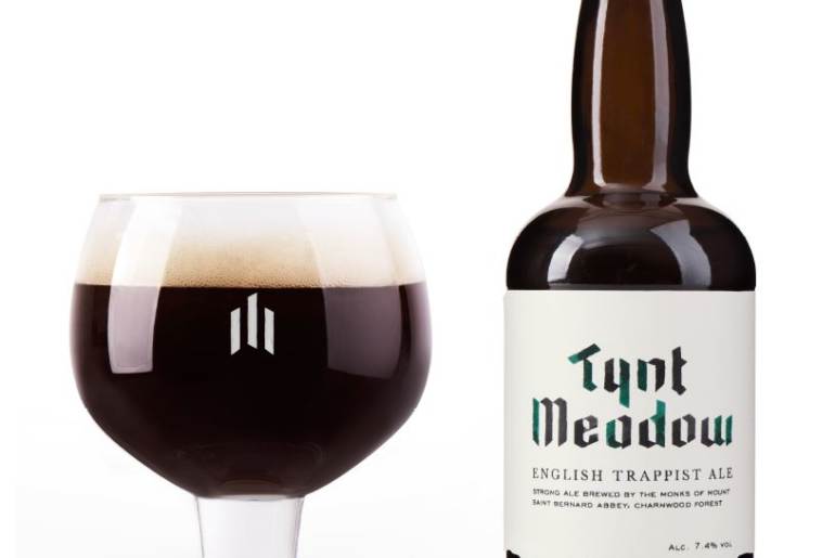 Tynt Meadow English Trappist Ale bottiglia e Bicchiere