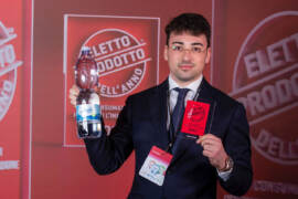 Matteo Avella, Sales e Marketing Manager alla premiazione di Acqua Amata, eletta Prodotto dell'anno 2022