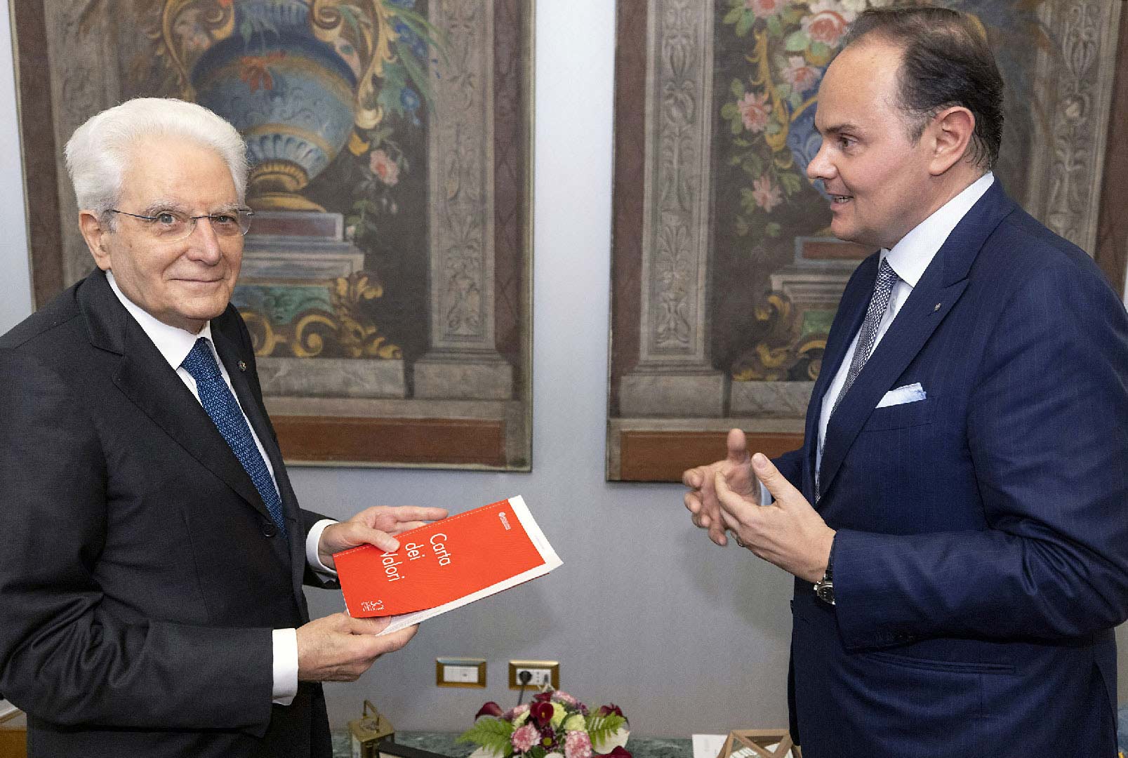 Matteo Lunelli e il Presidente Mattarella alla consegna la Carta dei Valori