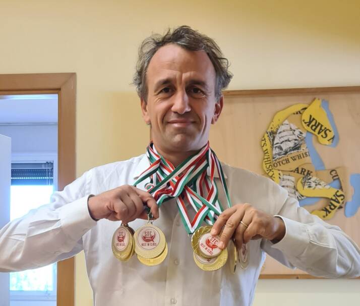 Gabriele Rondani, Direttore Marketing di Rinaldi 1957 con le medaglie vinte a ShowRum