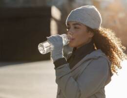Il freddo riduce la sete: la corretta idratazione è una preziosa alleata per la salute anche d’inverno
