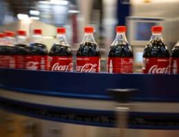 Coca-Cola HBC bilancio 2023: fatturato e utili in forte crescita grazie all’aumento dei prezzi