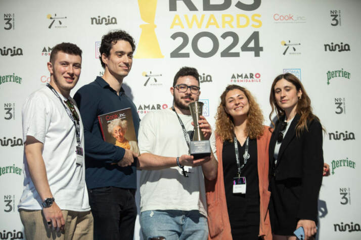 Lo staff del MOEBIUS premiato da Greta Contardo