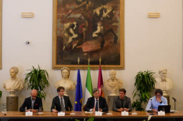 Da sinistra: Alessandro Procoli (co-fondatore Roma Bar Show), Giorgio Trabucco (Consigliere Comunale di Roma), Matteo Zoppas (Presidente ICE - Agenzia), Andrea Fofi (AD Roma Bar Show), Antonio Cellie (AD Fiere di Parma) durante la conferenza stampa di presentazione del Roma Bar Show 2025.